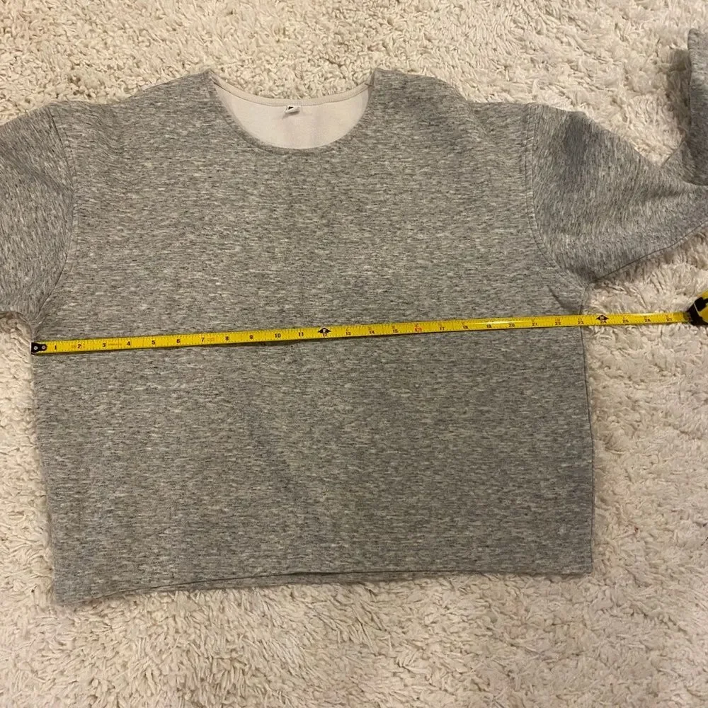 Uniqlo Gray French Terry Knit Long Sleeve Crewneck Crop Boxy Sweater Medium